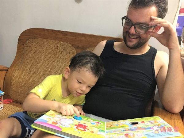 最活潑的童話故事 ✔鏤空立體書 ✔翻翻找找書 ✔驚喜音效書✔睡前長篇讀本