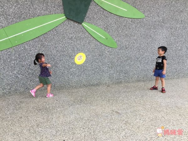 超人氣卡通人物☀迪士尼 / 佩佩豬 / 波力 / 麵包超人☛貼紙書、塗鴉本、拼圖、疊疊樂、飛盤✿多款室內室外好物！