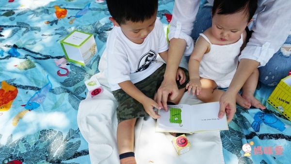 聖誕禮物書Part 1★超展開翻翻字母書 / 聖誕音效書＆推拉書 / 艾瑞卡爾迷你掌中書 / 親愛的動物園疊疊樂