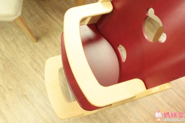 Pali 的餐椅是使用中高級的櫸木( 實木 )