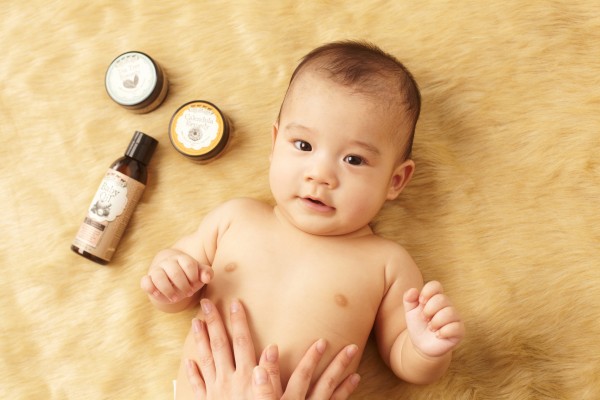 洗完澡之後，也可以搭配嬰兒乳液使用。