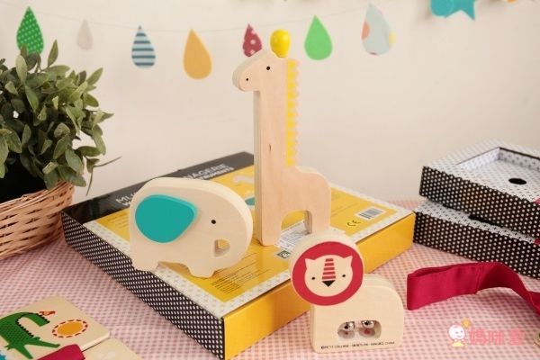 美國 Petit Collage 磁鐵盒／貼紙書 ✫ 繽紛童話風首選