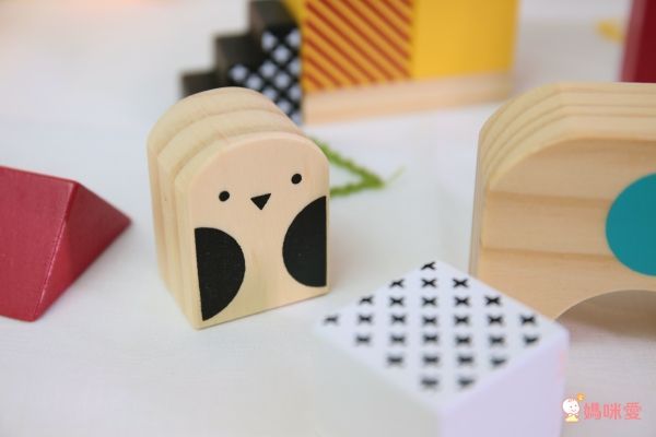 美國 Petit Collage 磁鐵盒／貼紙書 ✫ 繽紛童話風首選