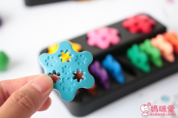 ✍Primomo普麗貓趣味蠟筆(附橡皮擦)：花瓣型