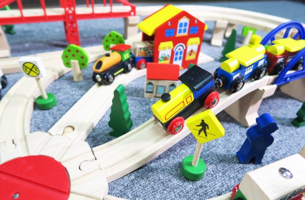 Mentari 火車道岔建構城市組