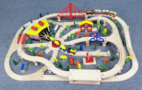 Mentari 火車道岔建構城市組