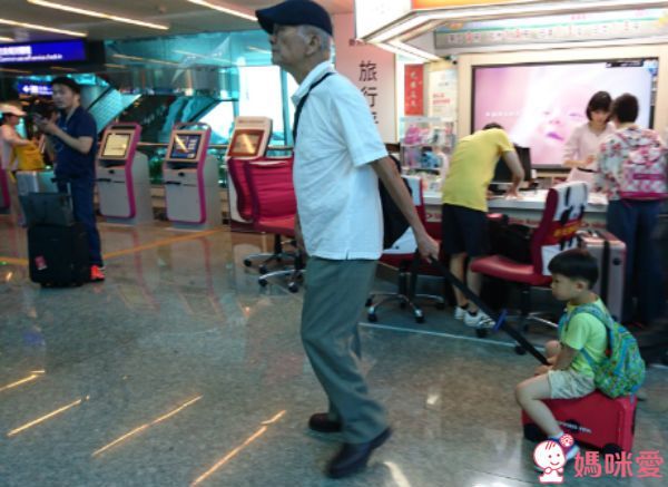 【美國VRUM】兒童卡通造型行李箱