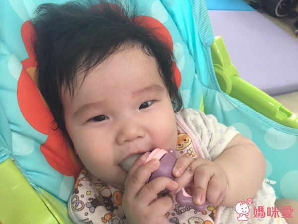 韓國 Pomier 朴蜜兒 - 女娃必備超值特惠組-旋轉水果棒x1+280ml果汁杯x1+零食盒x1+奶瓶刷x1+奶嘴刷x1+購物袋