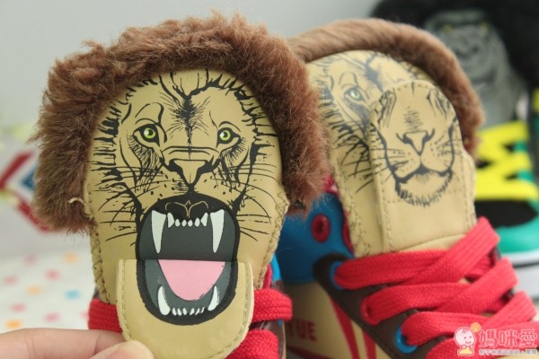  Feiyue 休閒鞋 翻開鞋舌好像能聽見獅子吼叫一樣，好帥氣呀