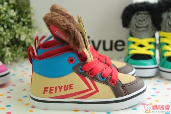 稍高筒的球鞋更有設計感，也比較不容易扭到