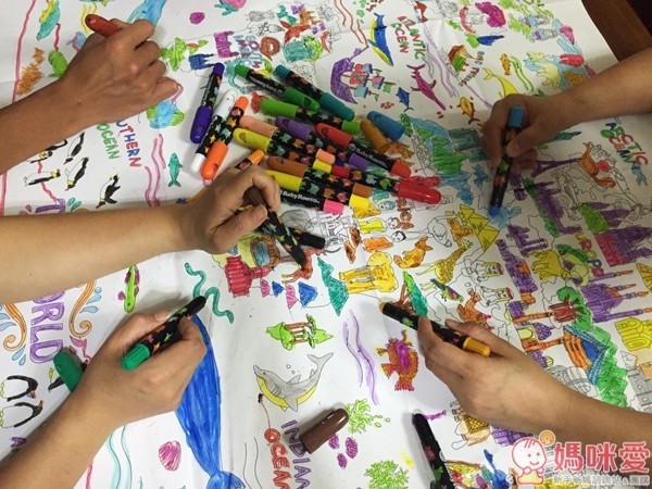 西班牙Joan Miro美樂小小畫家組❤超級大畫家/主題刮畫紙/絲滑旋轉蠟筆/靜電重覆貼貼畫冊