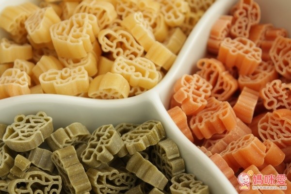 Dalla Costa 達樂義大利麵由有機杜蘭麥粉 + 有機波菜(1.5 %)+ 有機番茄 (1.5 %)製作而成