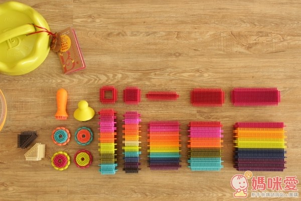 《美國 B.Toys 》感統玩具 - 鬃毛積木