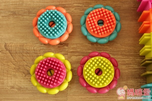 《美國 B.Toys 》感統玩具 - 鬃毛積木