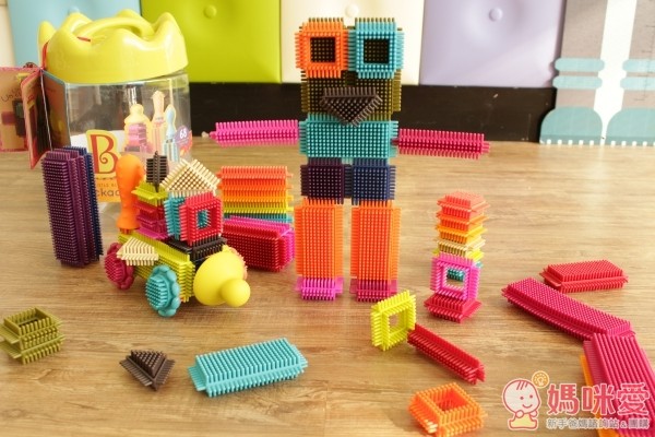 《美國 B.Toys 》感統玩具 - 鬃毛積木