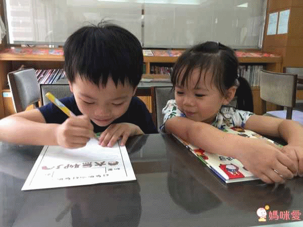 日本MOE繪本書店大賞3冠王「吉竹伸介」帶孩子用幽默態度面對生活