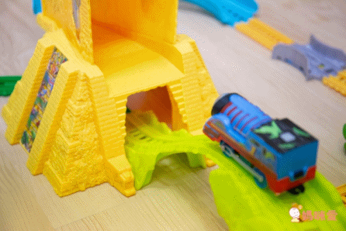 【Thomas 湯瑪士小火車】 滿299元即贈電影 DVD！