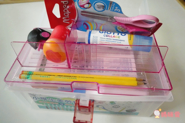 上學好物！小童必備文具美術用品☛德國 LYRA 洞洞筆 ✖ 義大利 GIOTTO 蠟筆 ✖ 美國 ALEX 筆座＆圍裙