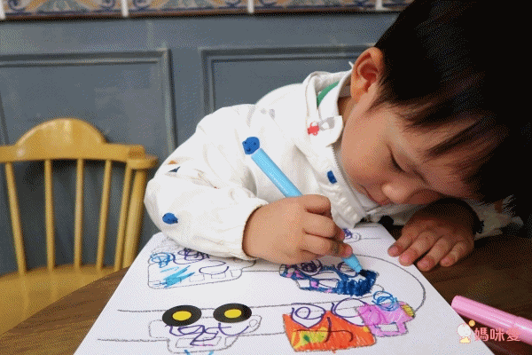 美國 ALEX - 【獨家男孩畫好畫滿繪畫組】-我的旅行塗鴉本我的朋友+我的旅行塗鴉本交通+學前練寫本abc&123+神奇變色筆+水果香味彩色筆(8色)