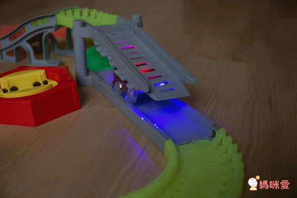 BQOCH - 【兒童益智玩具】電動夜光軌道車 交叉道路過山洞款 (151pcs)