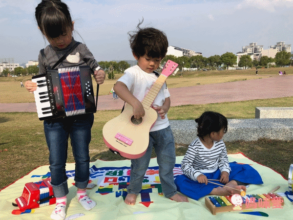 荷蘭 New Classic Toys - 幼兒音樂吉他-經典版B