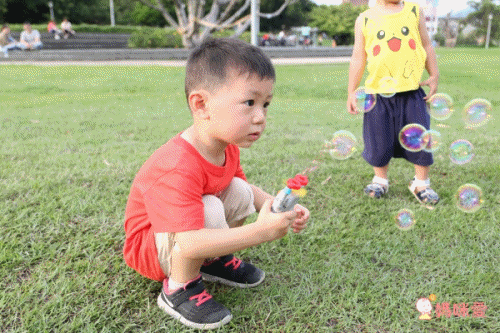 樂彩森林 - 電動泡泡機-迷你手槍(附泡泡水60ml)