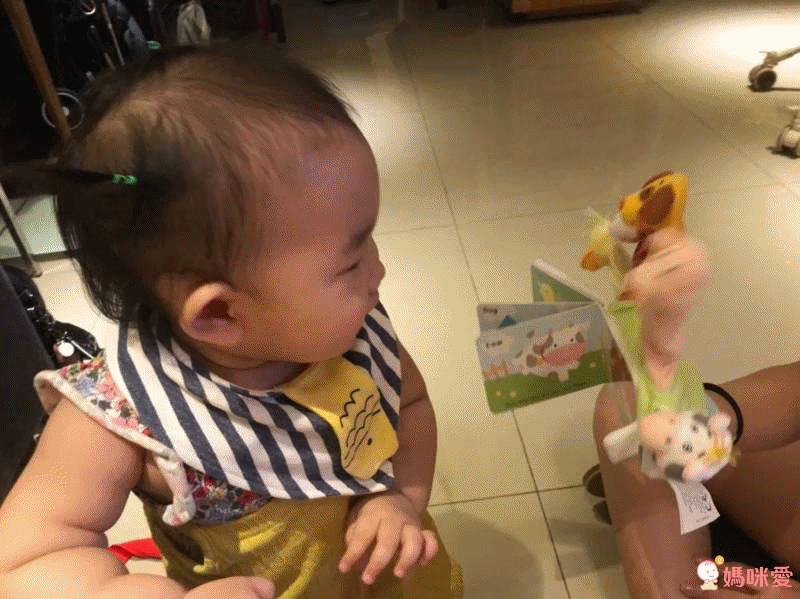 英文操作書特輯♚ 寶貝從小接觸英文的好法寶，英國童謠有聲書♬