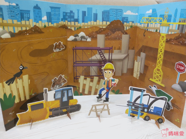 【超級英雄/蜘蛛人 貼紙書】熱愛英雄的男孩不能錯過☞大量貼紙與趣味題型 盡情當個小小英雄