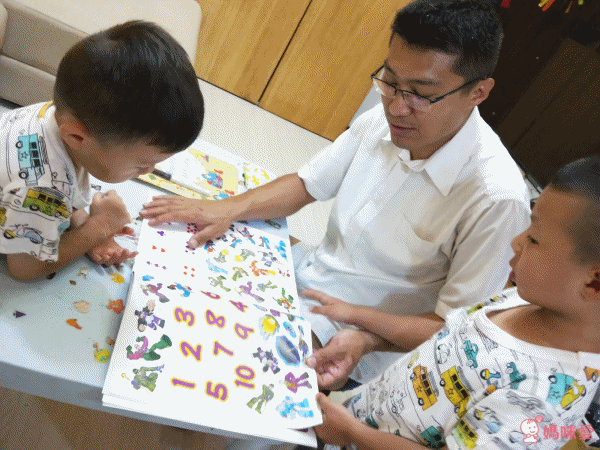 【超級英雄/蜘蛛人 貼紙書】熱愛英雄的男孩不能錯過☞大量貼紙與趣味題型 盡情當個小小英雄