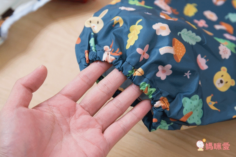 日本 akachan to issyo - 日本製防水玩沙衣/畫畫衣-交通工具-杏 (80-90㎝)-附收納袋