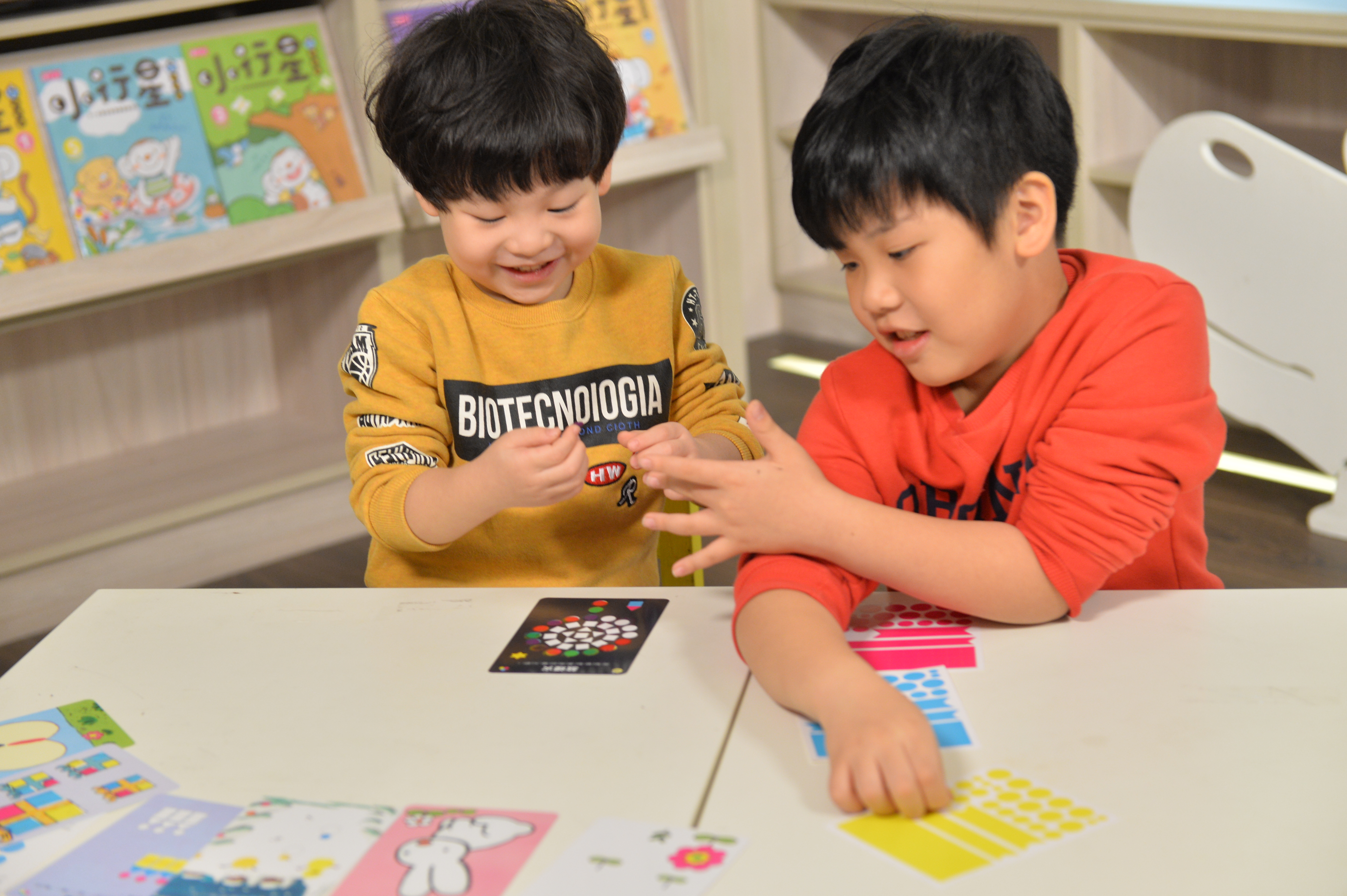 【親子天下】互動式情境圖卡♥光光老師教培養專注力♥溫美玉老師的情緒寶盒