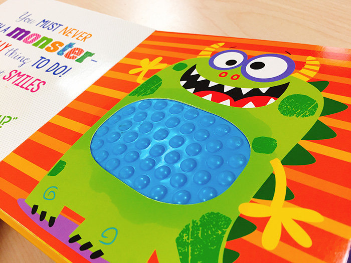 刺激小肌肉發展必入手觸摸書&亮片書