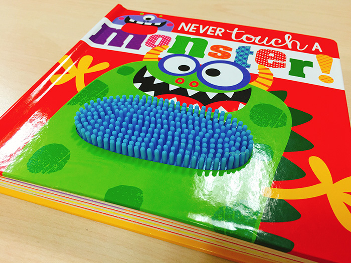 刺激小肌肉發展必入手觸摸書&亮片書