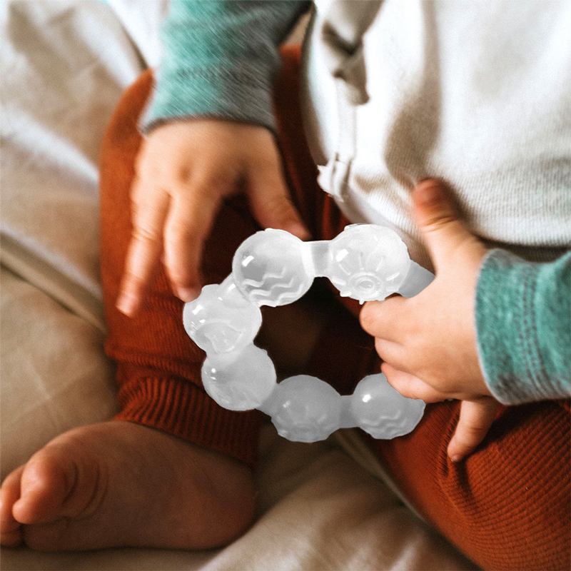 美國 green sprouts - 小綠芽食品等級環狀食品安全等級矽膠固齒器-霧面手項鍊造型