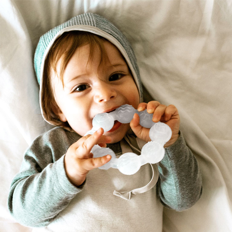 美國 green sprouts - 小綠芽食品等級環狀食品安全等級矽膠固齒器-霧面手項鍊造型