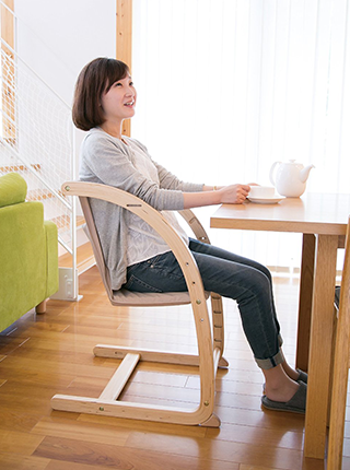 日本 farska - 實木陪伴成長椅│一生モノの椅子-珊瑚紅