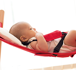 日本 farska - 實木陪伴成長椅│一生モノの椅子-珊瑚紅