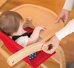 日本 farska - 實木陪伴成長椅│一生モノの椅子-珊瑚紅