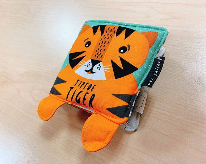 Tiptoe Tiger: Baby's First Soft Book 踮腳走的小老虎：寶寶的第一本布書