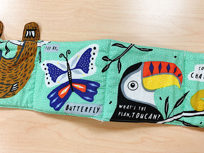 Swing Slow, Sloth: Baby's First Soft Book 慢慢小樹懶：寶寶第一本布書