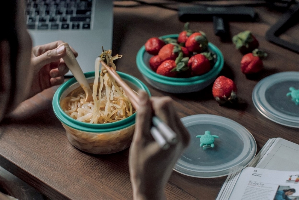 仁舟淨塑 - 【媽咪愛獨家組】無痕野餐全系列-四件組-矽密盒2.0長方藍矽龜1200ml*1+矽密袋2.0-1000ml*1+蜂蠟保鮮布超好蓋天空藍L*1+捲捲矽水瓶750ml*1