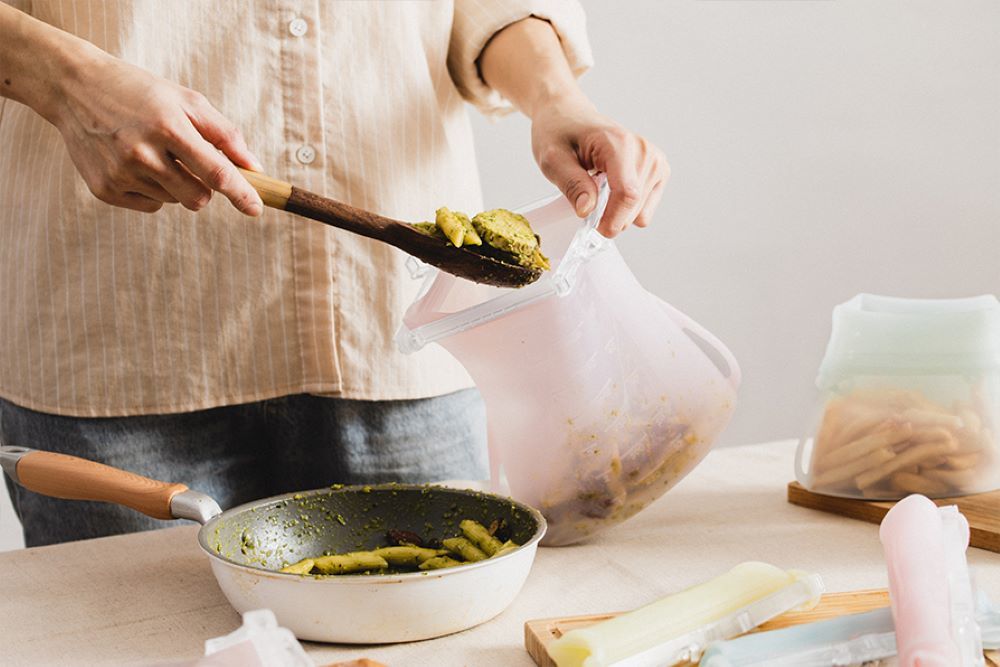 仁舟淨塑 - 【媽咪愛獨家組】無痕野餐全系列-四件組-矽密盒2.0長方藍矽龜1200ml*1+矽密袋2.0-1000ml*1+蜂蠟保鮮布超好蓋天空藍L*1+捲捲矽水瓶750ml*1