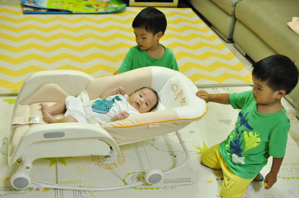 日本 Combi Prumea 安撫餐椅