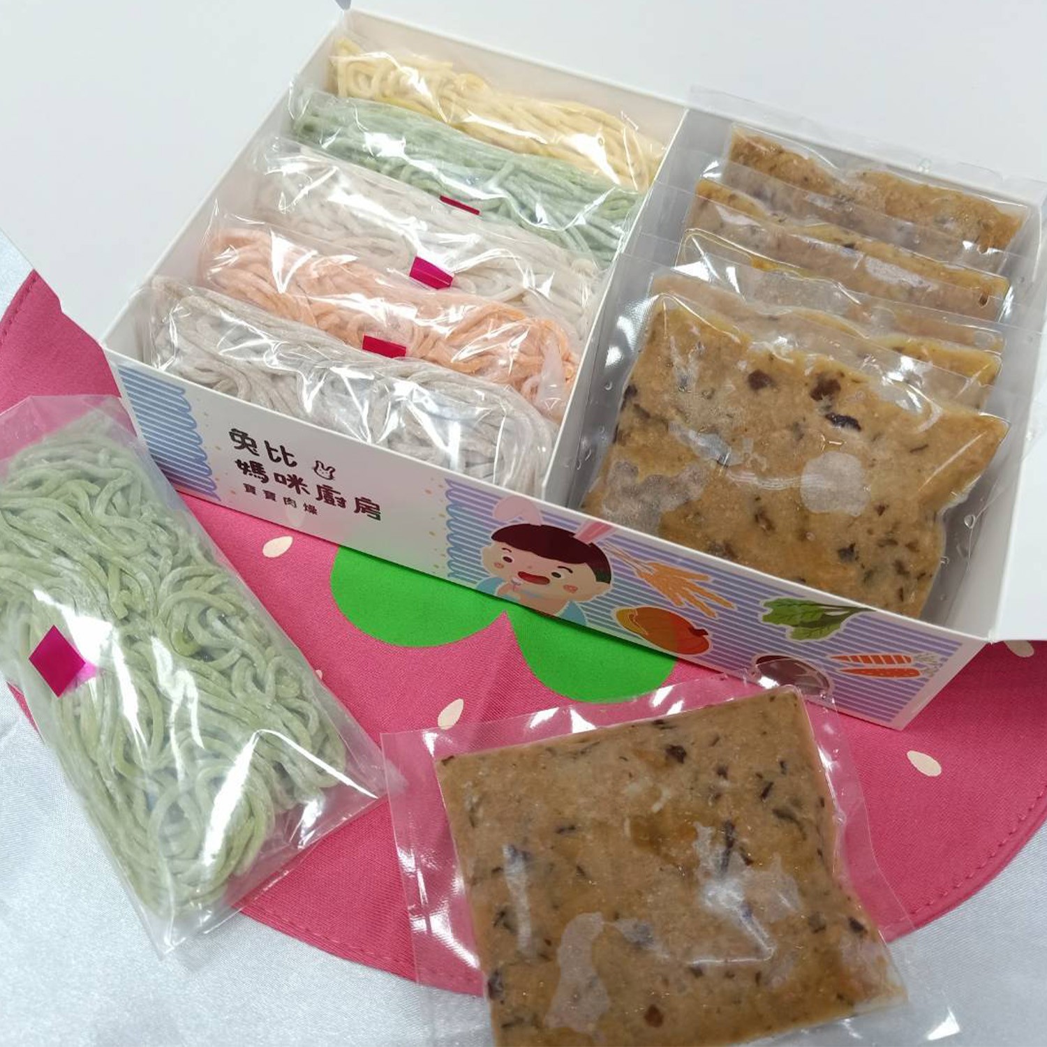 香菇肉燥蔬菜麵-肉燥45g/包x5，蔬菜麵60g/包x5-580g/盒