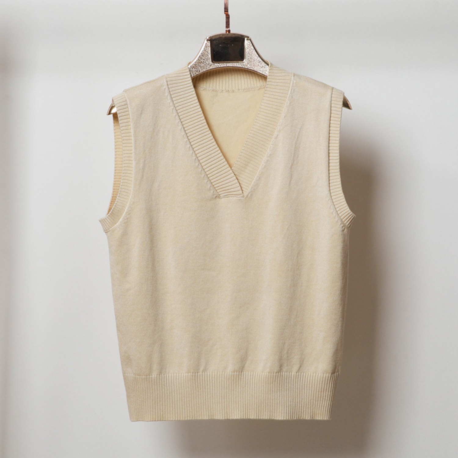 學院風率性V領針織背心-杏色 (M)