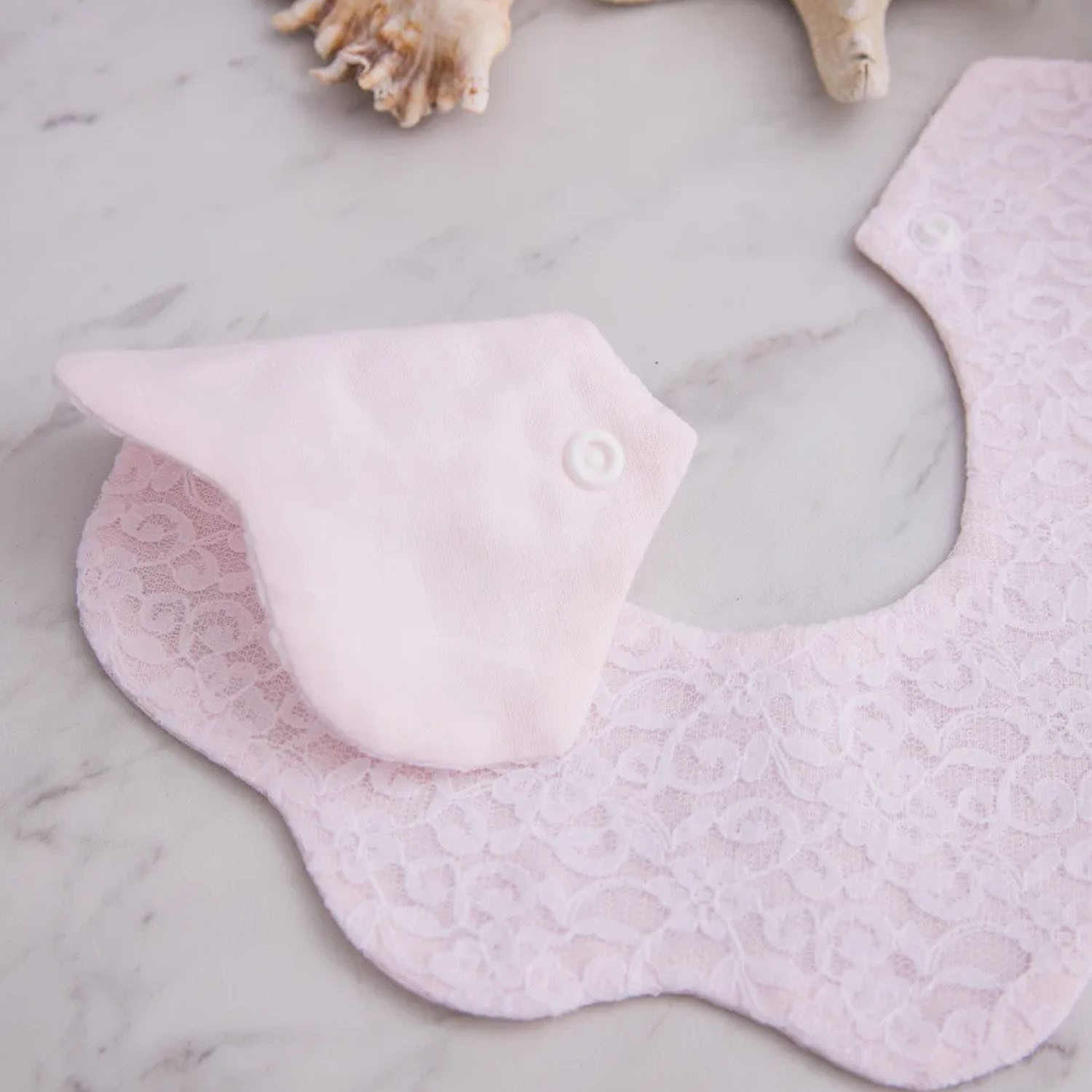 花朵造型蕾絲二重紗 雙面手工圍兜兜-櫻花淺粉 (Ｆ)-客製化英文名限8字或中文3字內