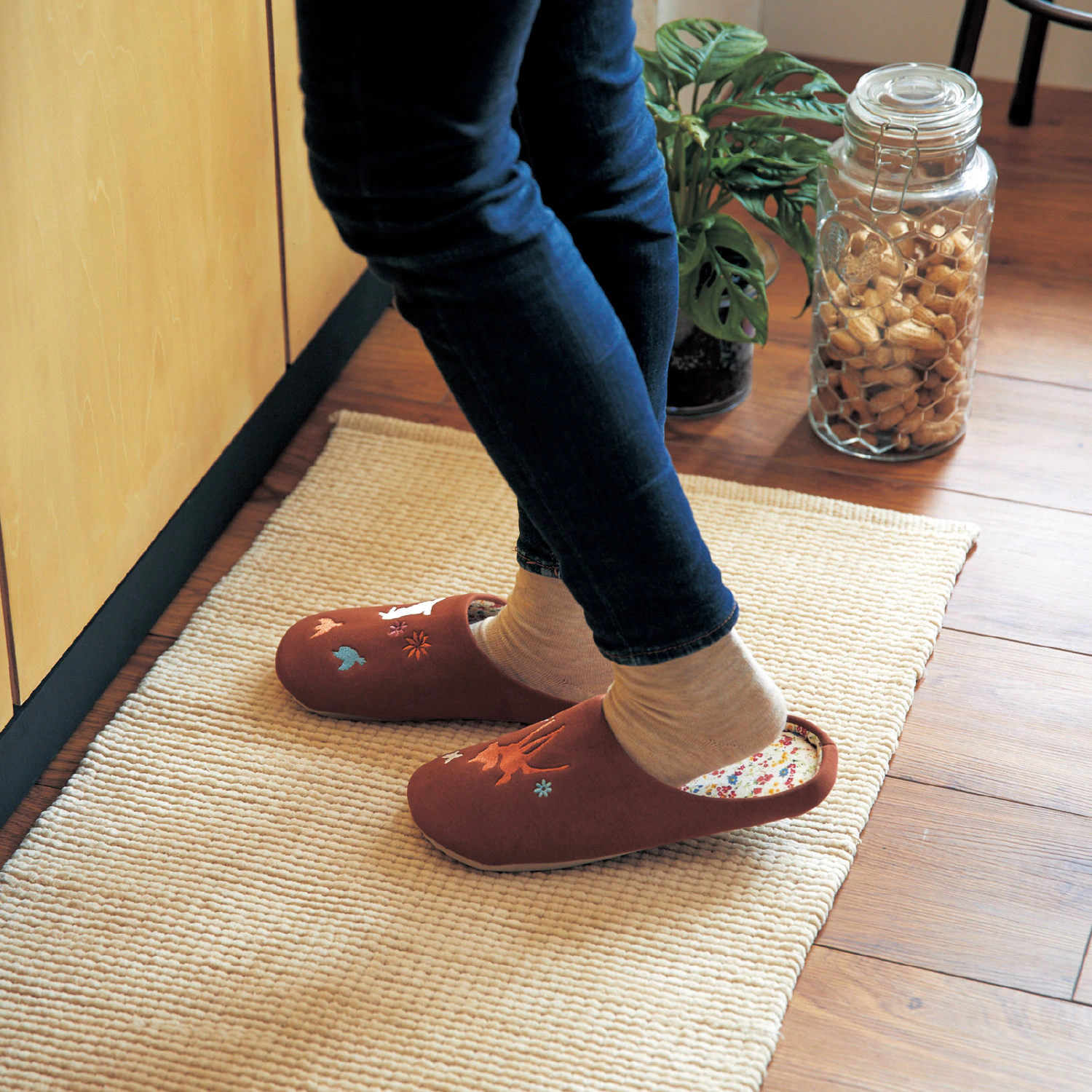 日本千趣會 - 迪士尼 低反發麵包室內拖鞋-小鹿斑比-可可