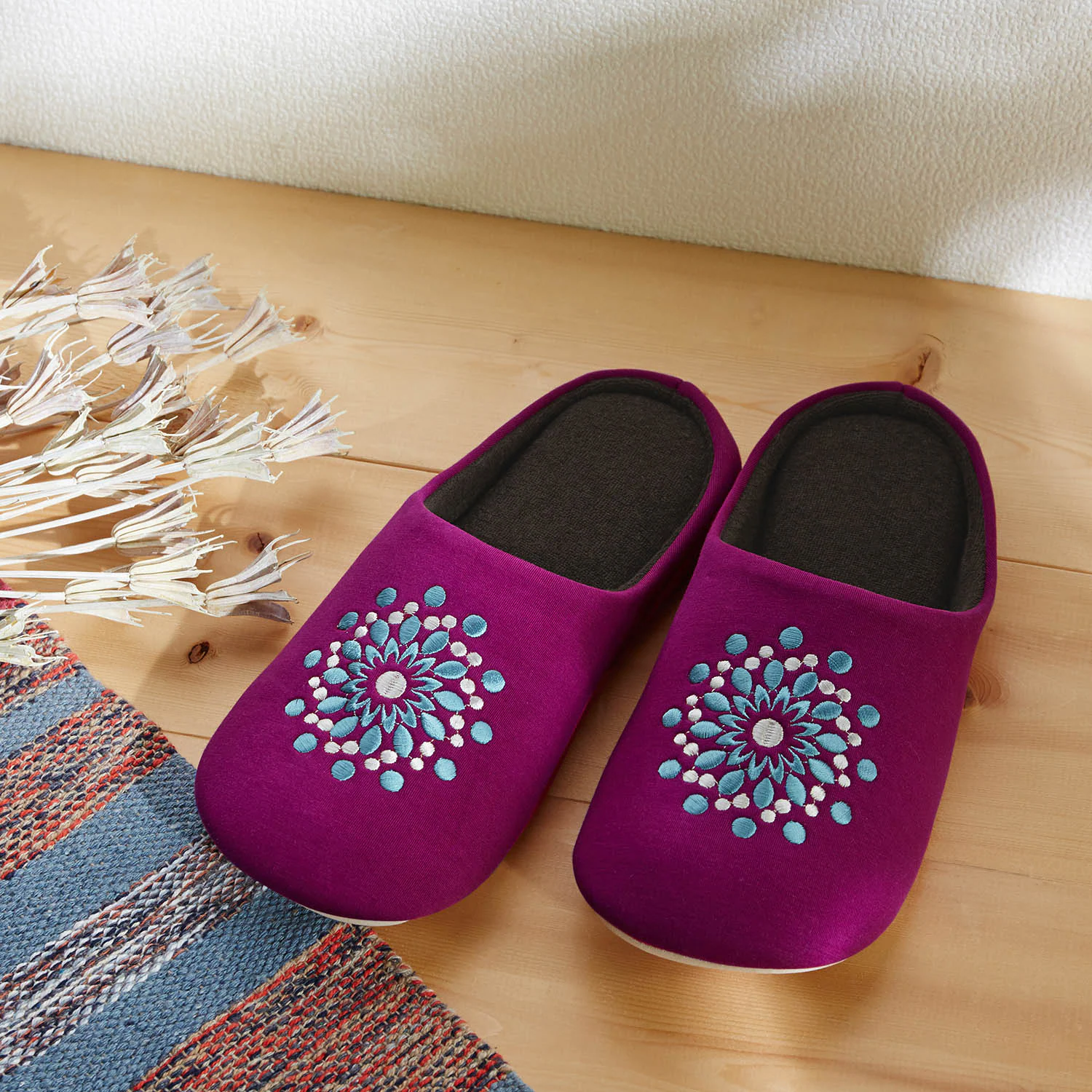 日本千趣會 - 北歐風 刺繡麵包室內拖鞋-煙火-芥末黃