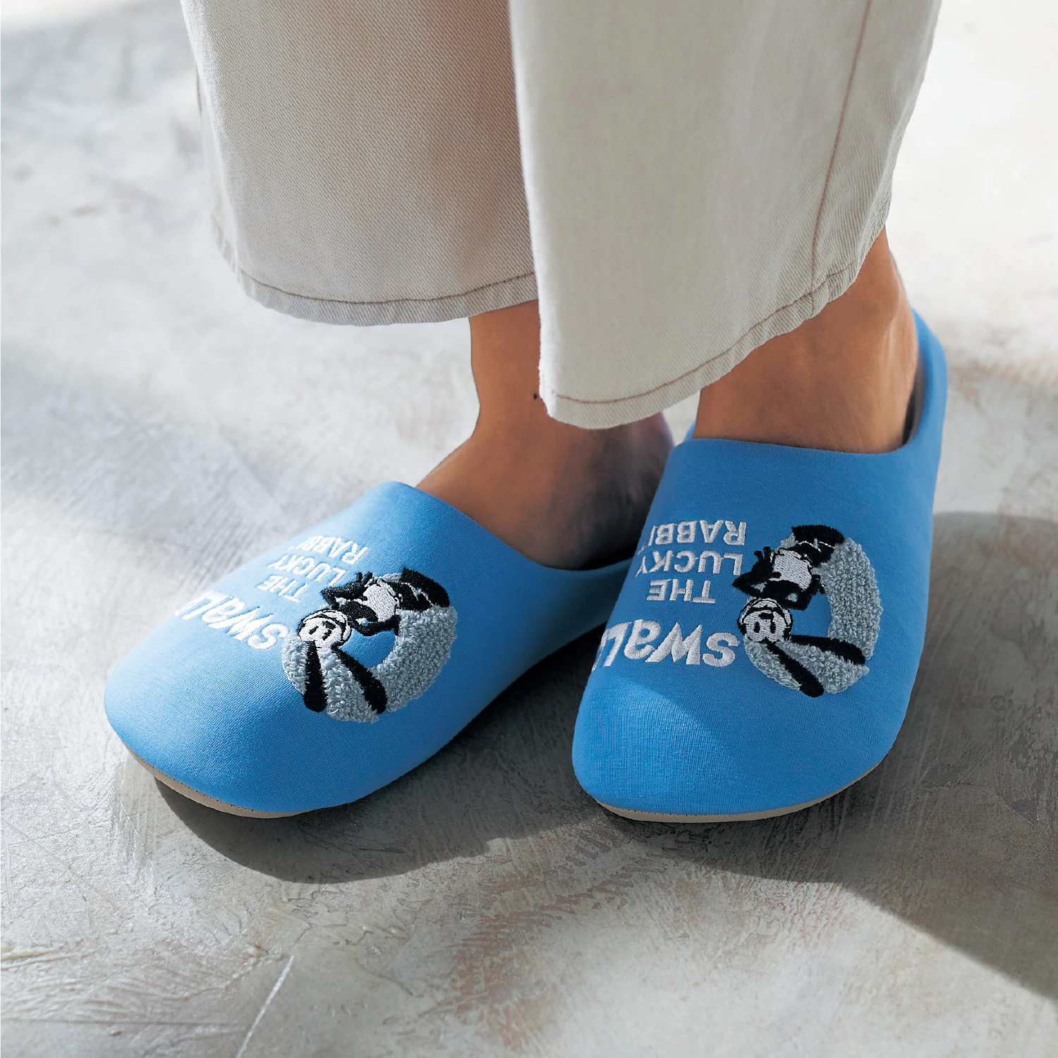 日本千趣會 - 迪士尼 麵包型室內拖鞋-幸運兔奧斯華-水藍 (M(23-25cm))