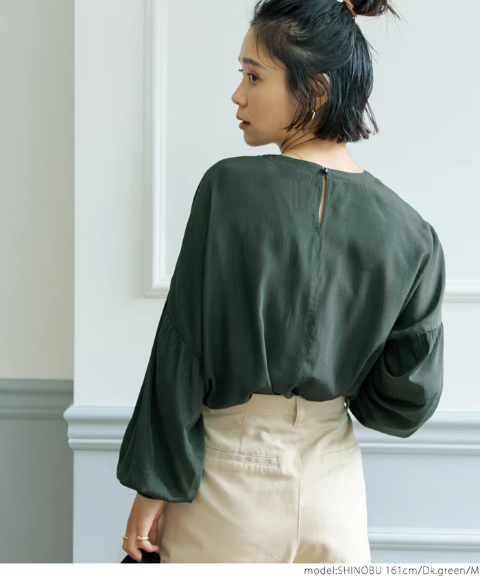 日本 COCA - 嫘縈混柔軟泡泡袖上衣-橄欖綠